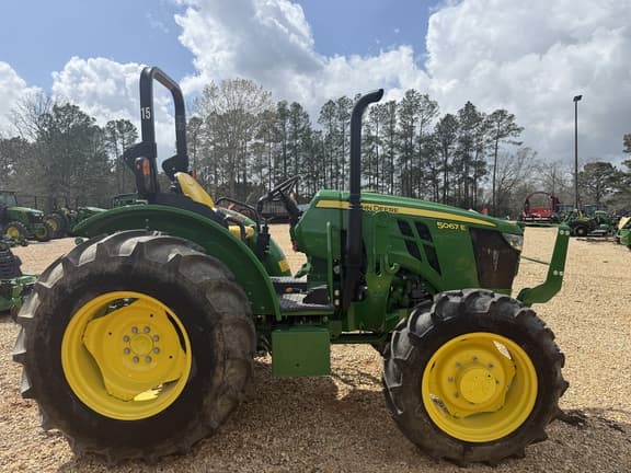 Image of John Deere 5067E equipment image 2