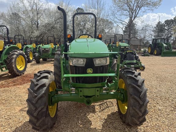Image of John Deere 5067E equipment image 3