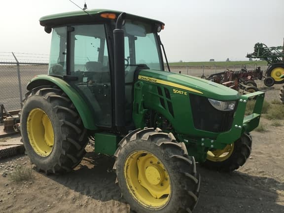 Image of John Deere 5067E equipment image 2