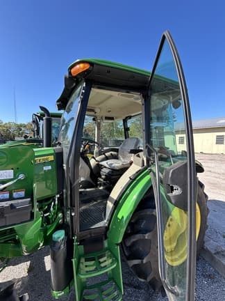 Image of John Deere 5075E equipment image 1