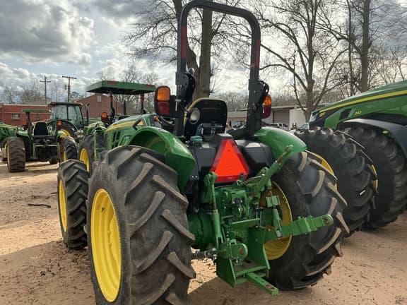 Image of John Deere 5075E equipment image 3