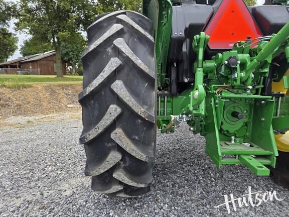 Image of John Deere 5075E equipment image 4