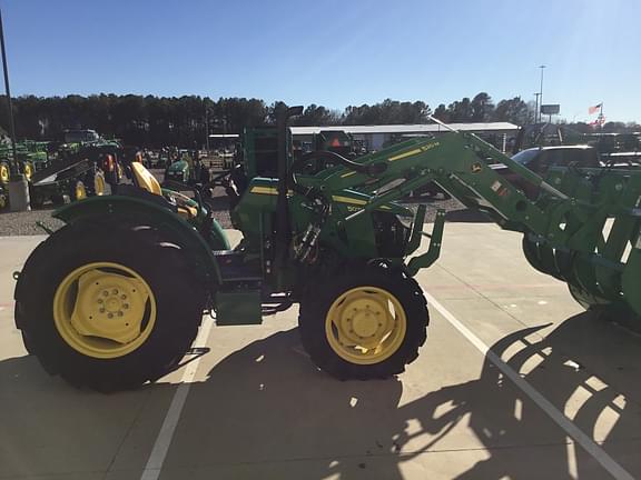 Image of John Deere 5075E equipment image 4