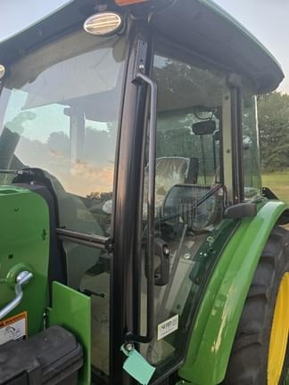 Image of John Deere 5075E equipment image 4
