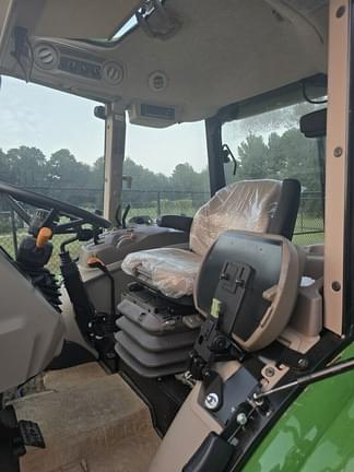 Image of John Deere 5075E equipment image 3