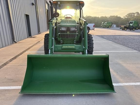 Image of John Deere 5075E equipment image 4