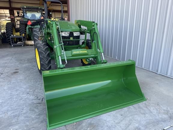 Image of John Deere 5075E equipment image 4