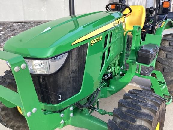 Image of John Deere 5075E equipment image 4