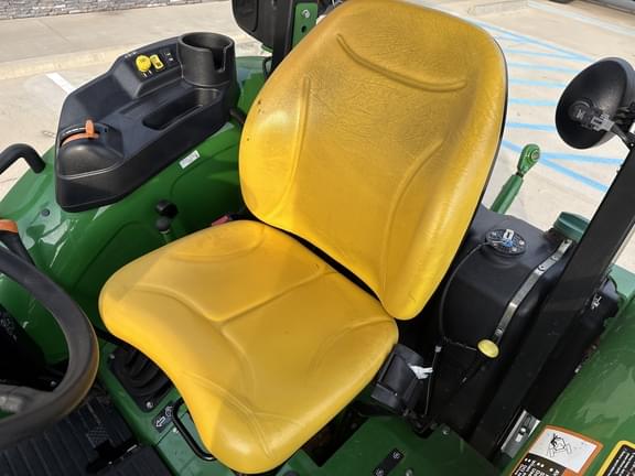 Image of John Deere 5075E equipment image 4