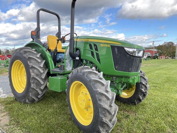 Image of John Deere 5075E equipment image 4