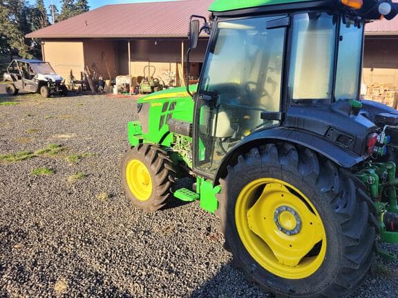 Image of John Deere 5075EN equipment image 4