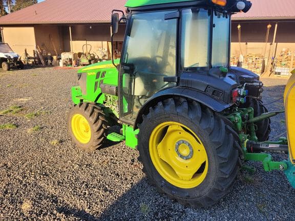 Image of John Deere 5075EN equipment image 3