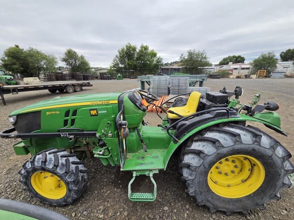 Image of John Deere 5075GL equipment image 1