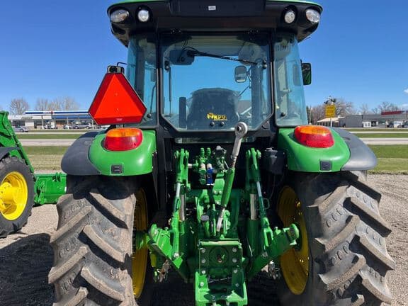 Image of John Deere 5075M equipment image 4