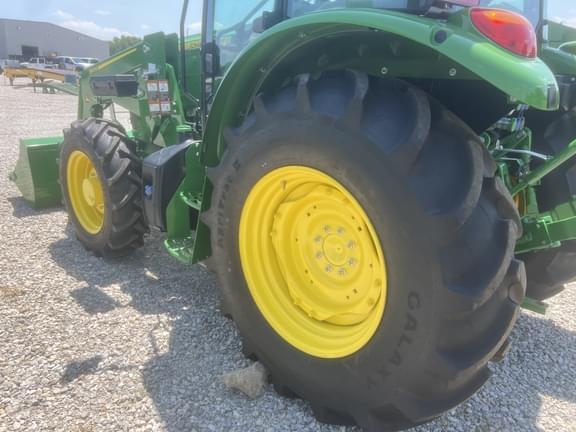 Image of John Deere 5090E equipment image 4