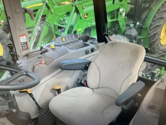 Image of John Deere 5090E equipment image 4