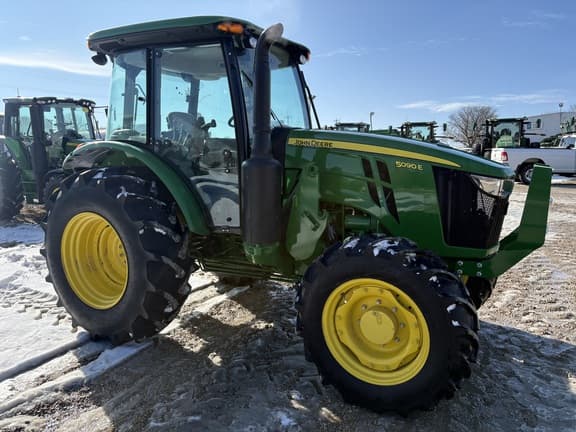 Image of John Deere 5090E equipment image 1
