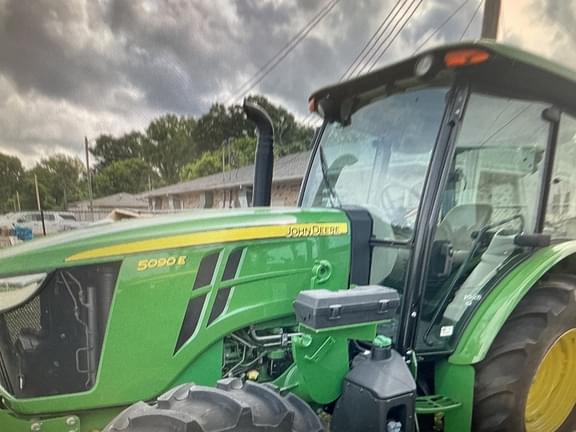 Image of John Deere 5090E equipment image 1