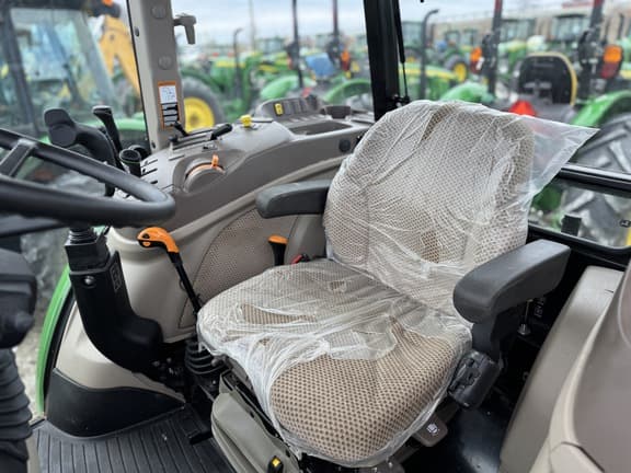 Image of John Deere 5090E equipment image 3
