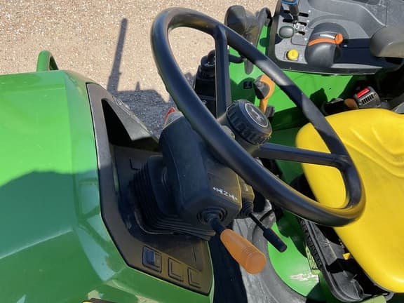 Image of John Deere 5095M equipment image 3
