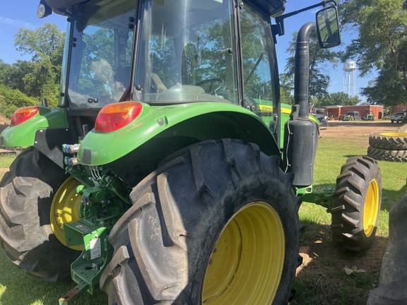 Image of John Deere 5100E equipment image 4