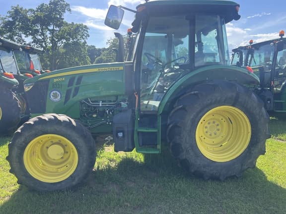 Image of John Deere 5100E equipment image 3