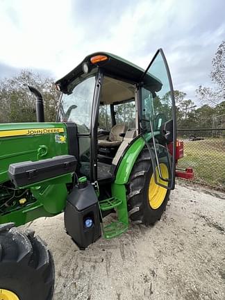 Image of John Deere 5100E equipment image 3