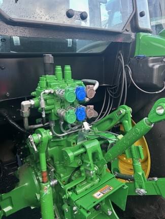 Image of John Deere 5100E equipment image 4