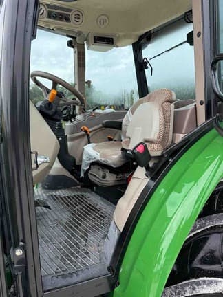 Image of John Deere 5100E equipment image 4