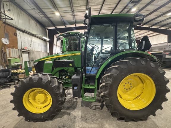 Image of John Deere 5120M equipment image 3