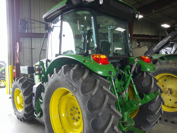 Image of John Deere 5120M equipment image 2