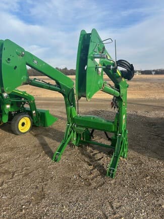 Image of John Deere 520M equipment image 3