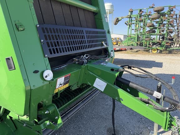 Image of John Deere 561M equipment image 2