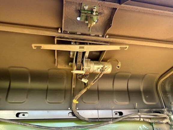 Image of John Deere 561M equipment image 4