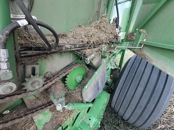 Image of John Deere 561M equipment image 4