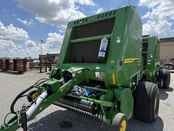 Image of John Deere 561R Primary image