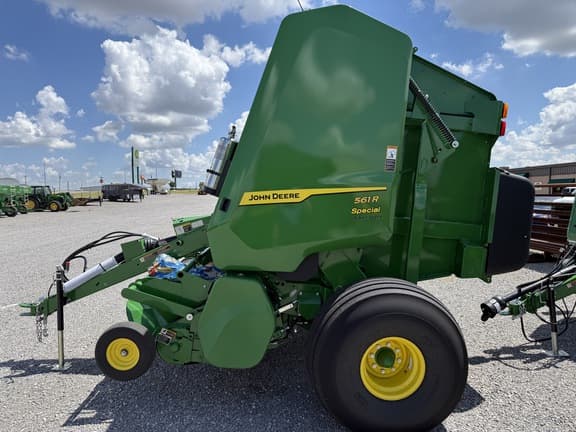 Image of John Deere 561R equipment image 1
