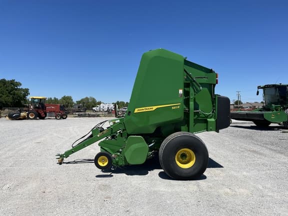 Image of John Deere 561R equipment image 1