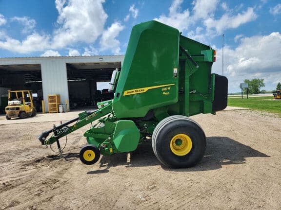 Image of John Deere 561R equipment image 1