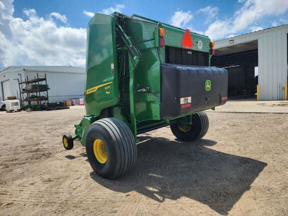 Image of John Deere 561R equipment image 2