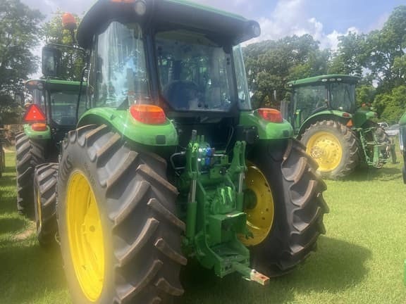 Image of John Deere 6105E equipment image 3
