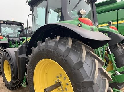 Image of John Deere 6110M equipment image 4
