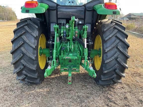 Image of John Deere 6110M equipment image 4