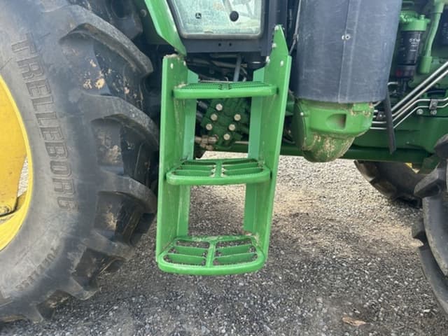 Image of John Deere 6120E equipment image 4
