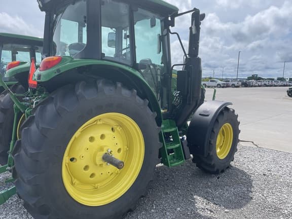 Image of John Deere 6120M equipment image 2