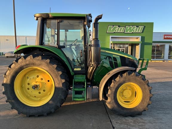 Image of John Deere 6120M equipment image 2