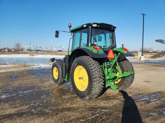 Image of John Deere 6120M equipment image 2