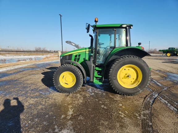 Image of John Deere 6120M equipment image 1