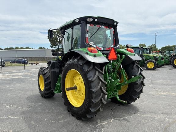 Image of John Deere 6120M equipment image 4