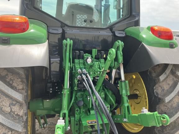 Image of John Deere 6120M equipment image 3